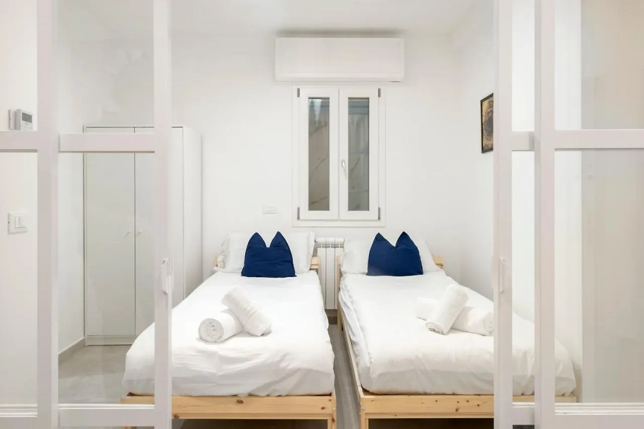 Easystayrome 10 Pax 3 Baths 1 Min From Metro 0*, Rome Italy